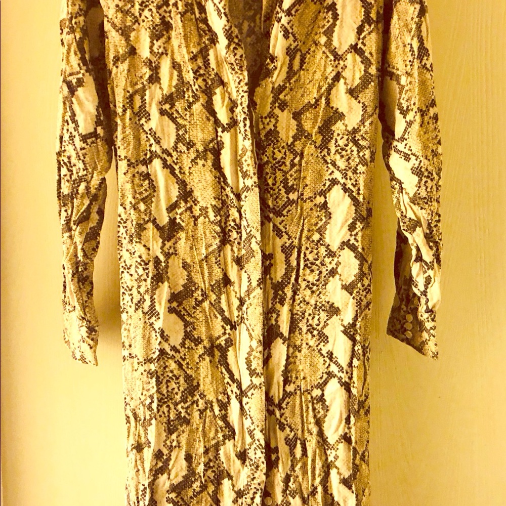 Snake skin dress size 8 buttons front with belt